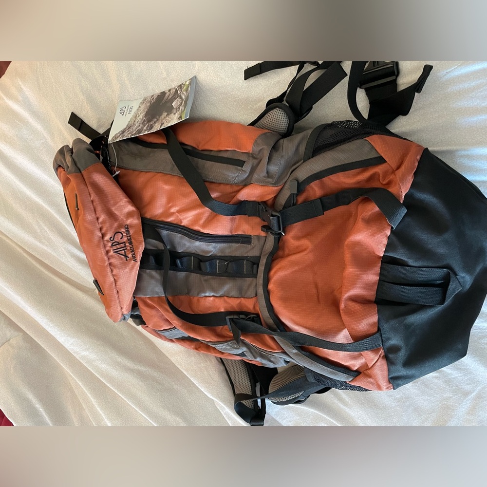 Alps mountaineer cascade 4200 backpack. Rust.